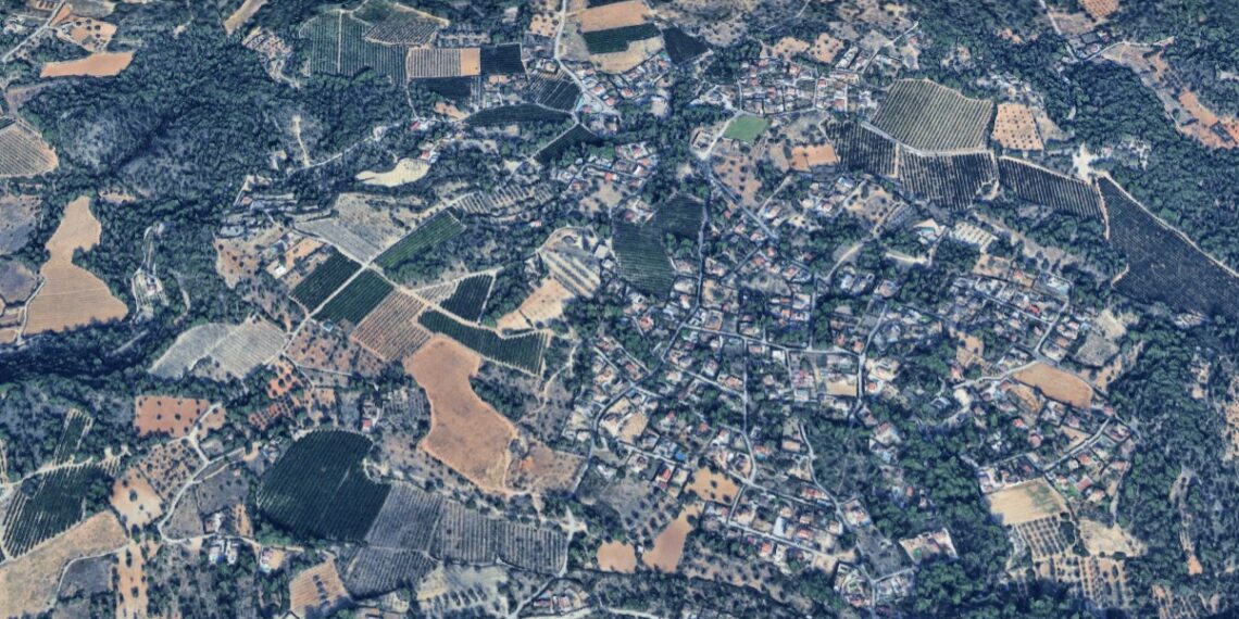 Los bomberos dan por controlado un incendio de vegetación en el término de Vilamarchant 1 Los bomberos dan por controlado un incendio de vegetación en el término de Vilamarchant