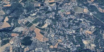 Los bomberos dan por controlado un incendio de vegetación en el término de Vilamarchant
