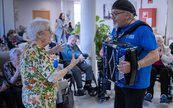50 microconciertos llevarán la música en directo a personas con Alzheimer en residencias valencianas 1 50 microconciertos llevarán la música en directo a personas con Alzheimer en residencias valencianas