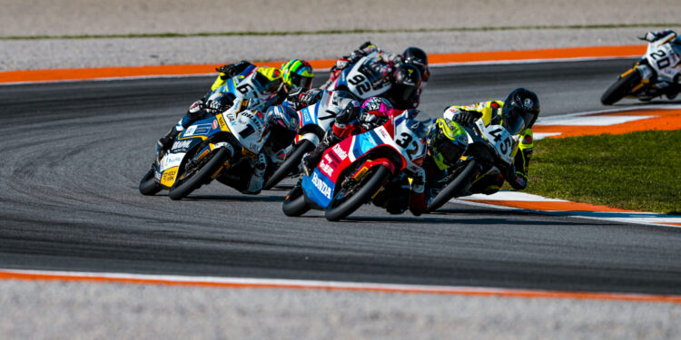 El Circuit Ricardo Tormo reabre el FIM MotoJunior tras el parón estival con un título en juego 1 El Circuit Ricardo Tormo reabre el FIM MotoJunior tras el parón estival con un título en juego