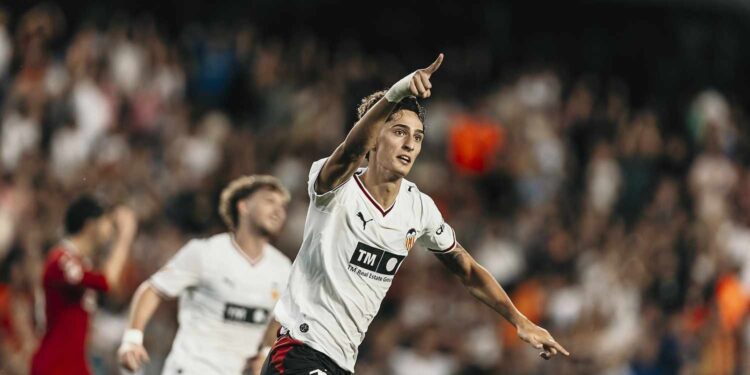 Once minutos para cumplir un sueño: Aimar Blázquez debuta con el Valencia y se convierte en el canterano 127 desde 1992 1 1789944246webvcfrealcronica5446 Apaisada