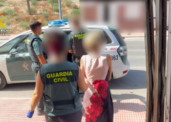 La Guardia Civil libera a dos mujeres explotadas sexualmente en Callosa de Segura y detiene a los regentes del local 16 La Guardia Civil libera a dos mujeres explotadas sexualmente en Callosa de Segura y detiene a los regentes del local