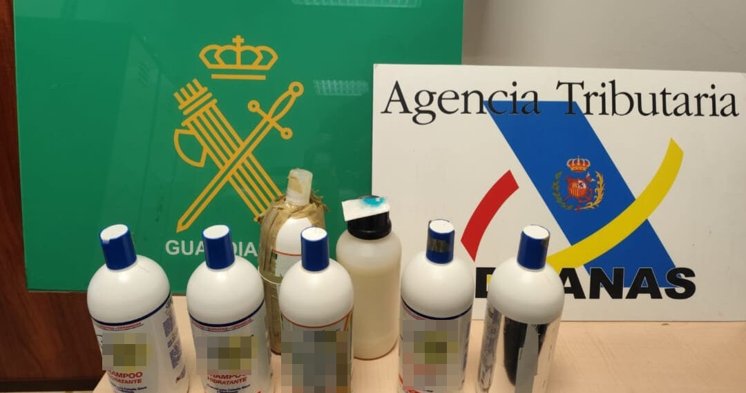Detenido en el aeropuerto de Valencia un pasajero que transportaba más de 8 kilos de cocaína líquida en botes de champú 1 Detenido en el aeropuerto de Valencia un pasajero que transportaba más de 8 kilos de cocaína líquida en botes de champú