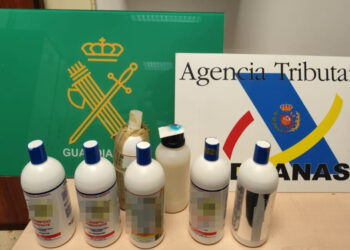 Detenido en el aeropuerto de Valencia un pasajero que transportaba más de 8 kilos de cocaína líquida en botes de champú