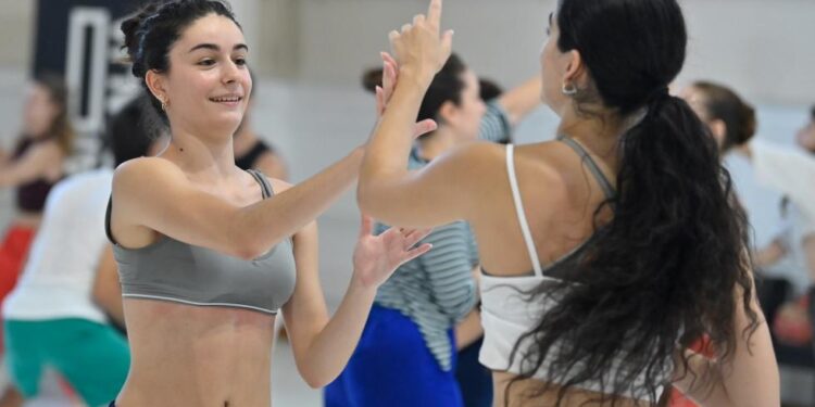 Bailar danza tradicional valenciana cada lunes: Espai LaGranja estrena el ciclo ‘Ressò’