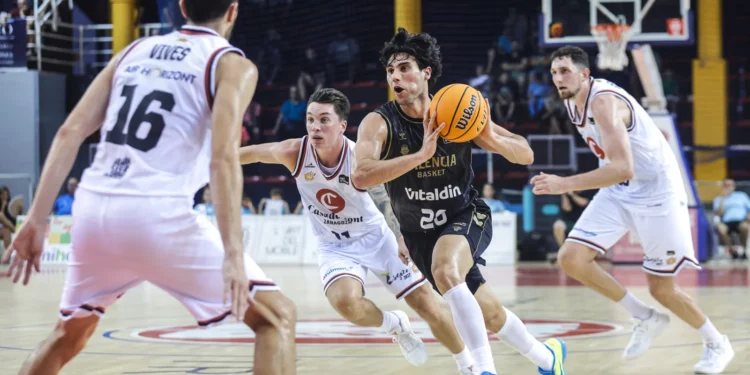 J Shorts se estrena con victoria: Valencia Basket gana 88-81 a Zaragoza en Benicarló 1 J Shorts se estrena con victoria: Valencia Basket gana 88-81 a Zaragoza en Benicarló