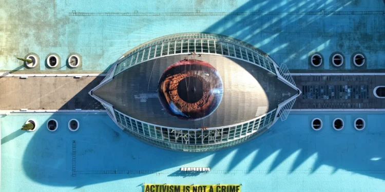 Greenpeace despliega un ojo gigante de 530 metros cuadrados en el Hemisfèric antes del juicio a once activistas 1 48818e47 1dcc 4d01 9b4e 43a3ecad70a9 16 9 aspect ratio 1600w 0