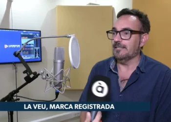 ¿Puede alguien copiar tu voz con IA? Los actores de doblaje empiezan a registrarla para impedir suplantaciones