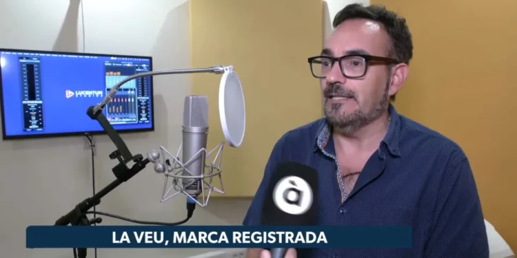 ¿Puede alguien copiar tu voz con IA? Los actores de doblaje empiezan a registrarla para impedir suplantaciones 1 ¿Puede alguien copiar tu voz con IA? Los actores de doblaje empiezan a registrarla para impedir suplantaciones