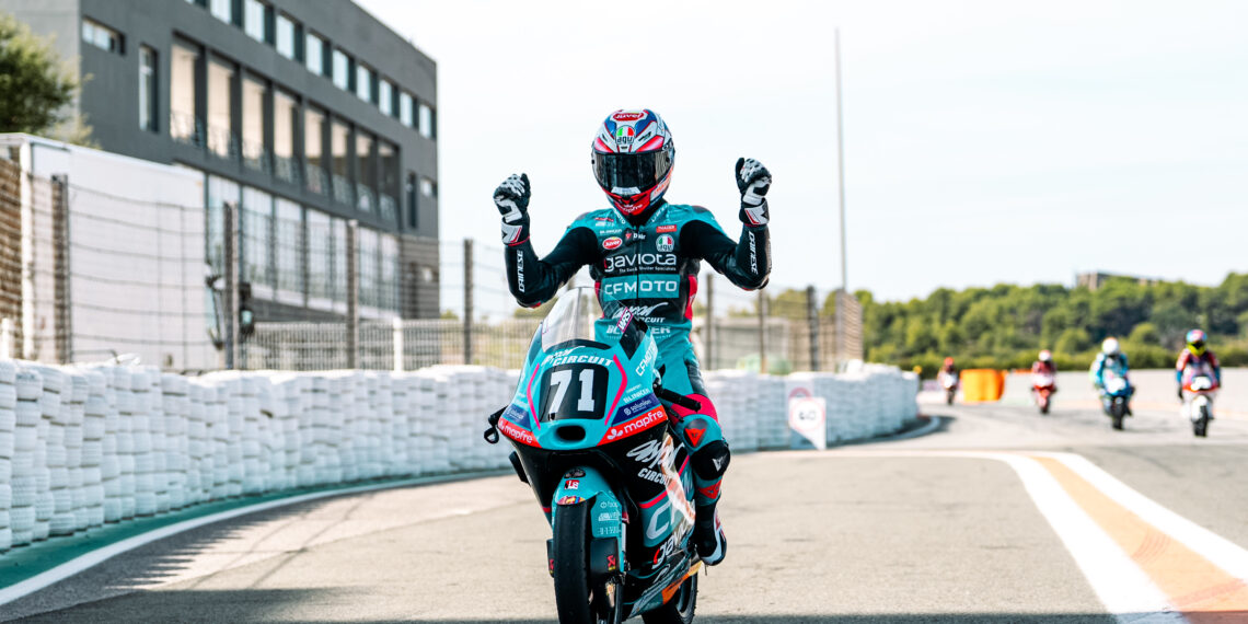 Doble victoria de Carlos Cano en el festival del Aspar Team en MotoJunior en el Circuit Ricardo Tormo