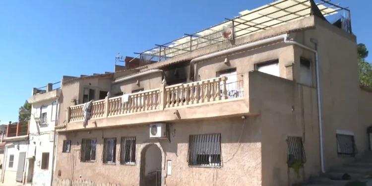 Arden dos casas de la familia de los detenidos por el crimen de Alzira un día después del tiroteo 1 5bbad897 996f 4591 8a45 4a53fa232ce2 16 9 aspect ratio 1600w 0