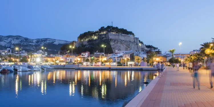 Una madrugada de pleno verano en septiembre: Dénia sigue a 33 grados a las dos de la mañana 1 Una madrugada de pleno verano en septiembre: Dénia sigue a 33 grados a las dos de la mañana