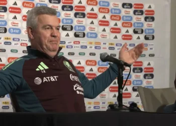 ¿Y ahora qué? Aguirre y Braulio Vázquez reciben un Valencia último y con cuatro puntos de 21 21 Braulio Vazquez y Javier Aguirre