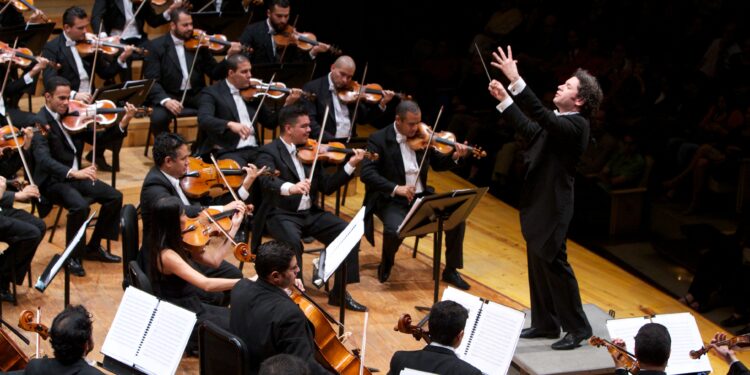 Gustavo Dudamel dirigirá a la Orquestra de Valéncia en un concierto extraordinario por el 40.º aniversario del Palau de la Música y en apoyo a Venezuela