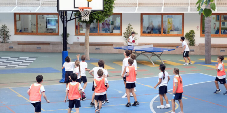 Alumnos de Valencia se unen a una iniciativa mundial para fomentar el bienestar como pilar de la educación 1 Celebracion del Global Be Well Day 2026 en British School Valencia 2