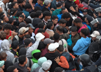 Ceuta traslada a 1.700 migrantes al puerto entre tension y choque politico 2