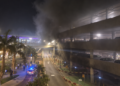 Extinguido el incendio del parking del Aeropuerto de Valencia tras afectar a cuatro vehiculos