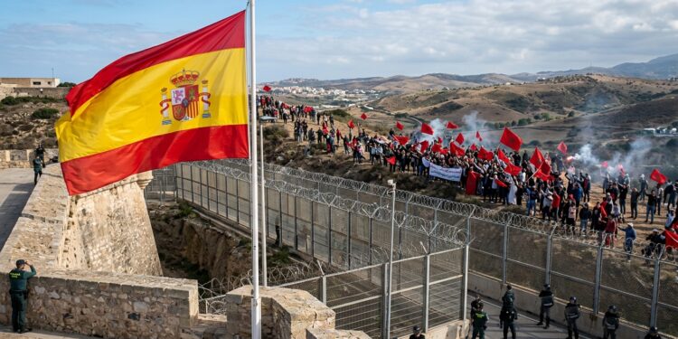 Policía Nacional, Guardia Civil y CNI, en alerta máxima por convocatorias en redes marroquíes para una marcha sobre Ceuta y Melilla el 20-S 1 Policía Nacional, Guardia Civil y CNI, en alerta máxima por convocatorias en redes marroquíes para una marcha sobre Ceuta y Melilla el 20-S