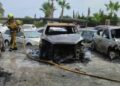 Un voraz incendio en Torrellano calcina siete vehículos y moviliza a los bomberos de Elche y Santa Pola 14 Un voraz incendio en Torrellano calcina siete vehículos y moviliza a los bomberos de Elche y Santa Pola