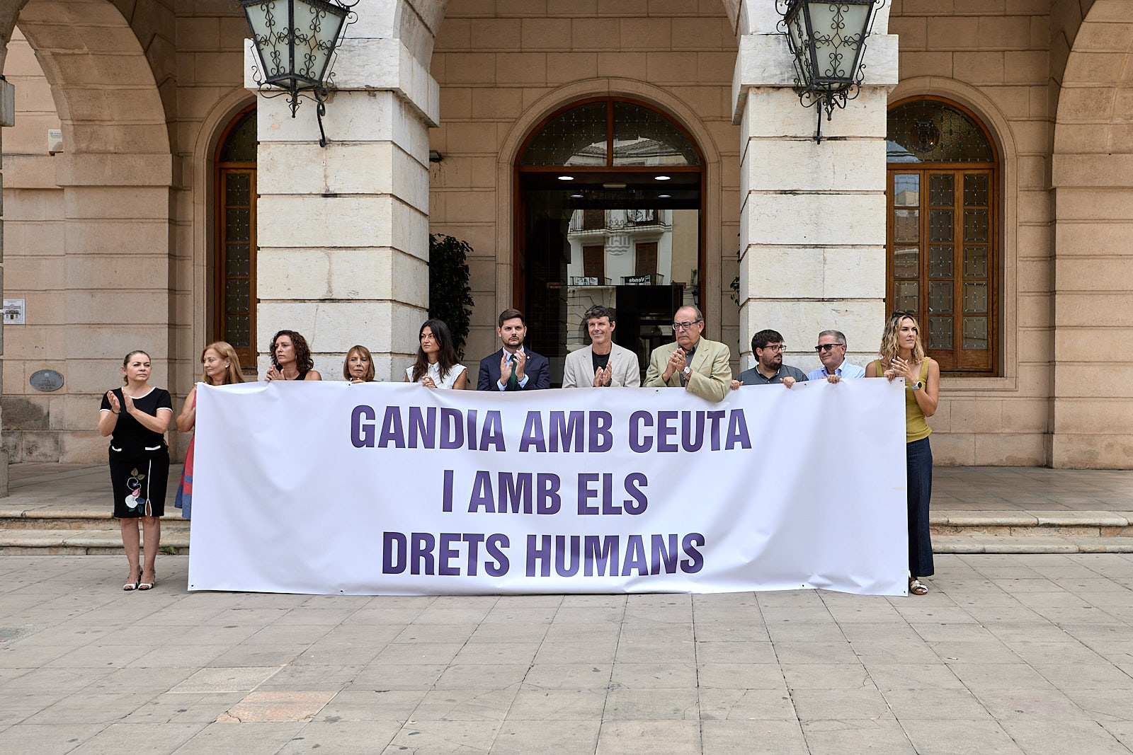 Más de 1.000 personas se concentran en Gandía por Ceuta tras el fracaso de la convocatoria oficial matutina 2 HRNVKHaWQAIDFDL