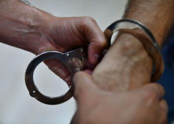 La Policía Local de Alboraya detiene a un aparcacoches ilegal por amenazar a conductores y agredir a los agentes en Patacona 16 La Policía Local de Alboraya detiene a un aparcacoches ilegal por amenazar a conductores y agredir a los agentes en Patacona