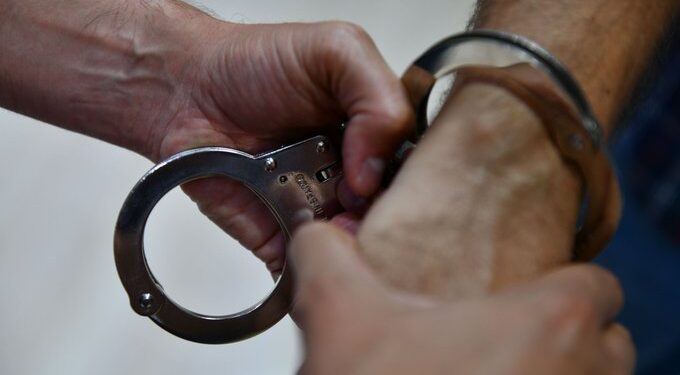 La Policía Local de Alboraya detiene a un aparcacoches ilegal por amenazar a conductores y agredir a los agentes en Patacona 1 La Policía Local de Alboraya detiene a un aparcacoches ilegal por amenazar a conductores y agredir a los agentes en Patacona