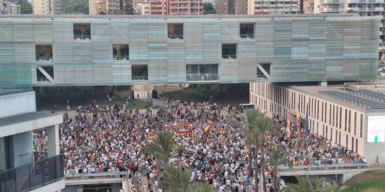 Más de 5.000 personas se unen en Benidorm por apoyo a Ceuta