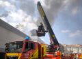 Desalojan un supermercado en Villarreal tras declararse un incendio en la cubierta del establecimiento 10 Desalojan un supermercado en Villarreal tras declararse un incendio en la cubierta del establecimiento