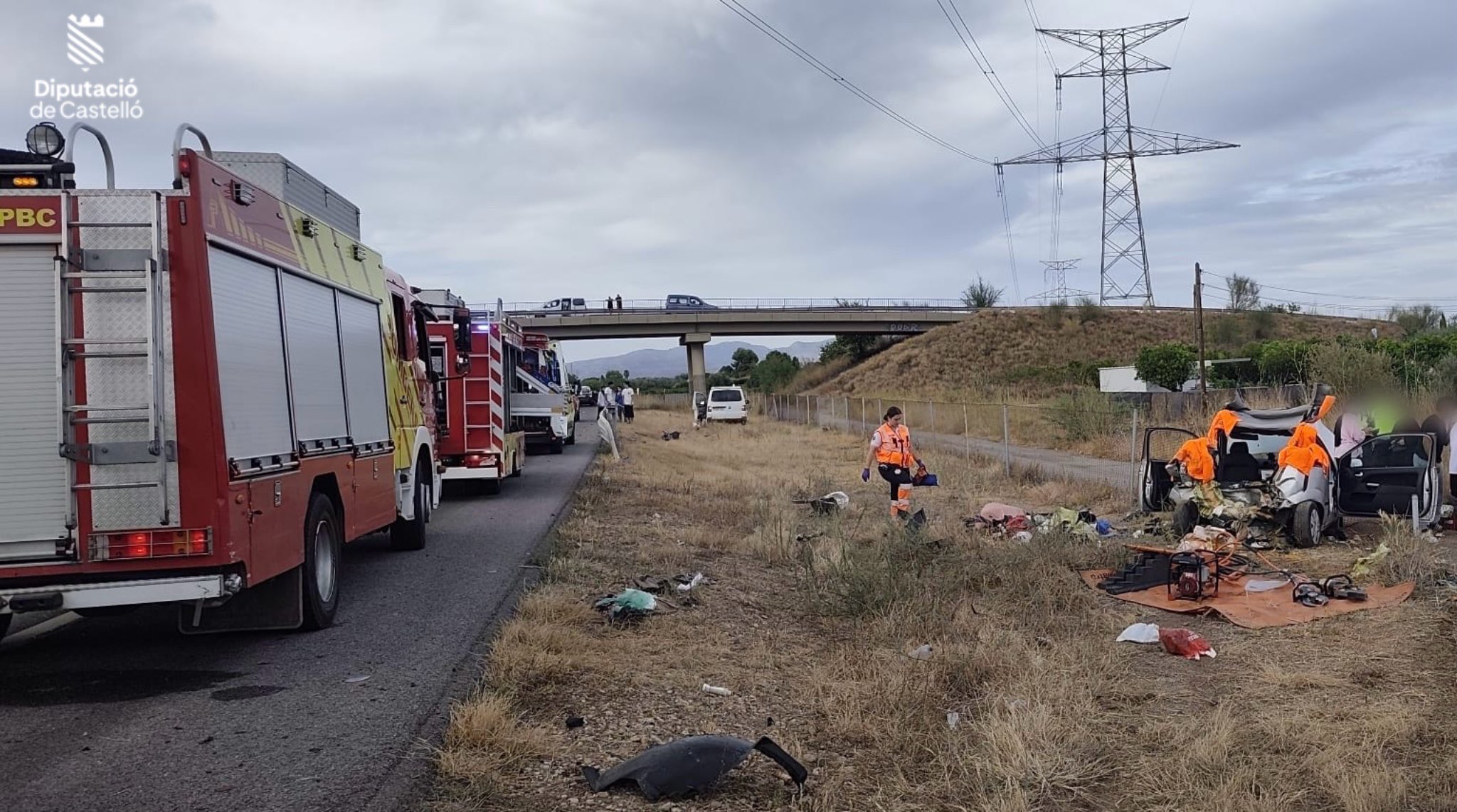 Grave accidente en la AP-7 a la altura de Villarreal con un atrapado tras el choque de dos vehículos 3 HRjemc9WQAAwHNh