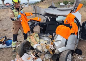 Grave accidente en la AP-7 a la altura de Villarreal con un atrapado tras el choque de dos vehículos 14 Grave accidente en la AP-7 a la altura de Villarreal con un atrapado tras el choque de dos vehículos