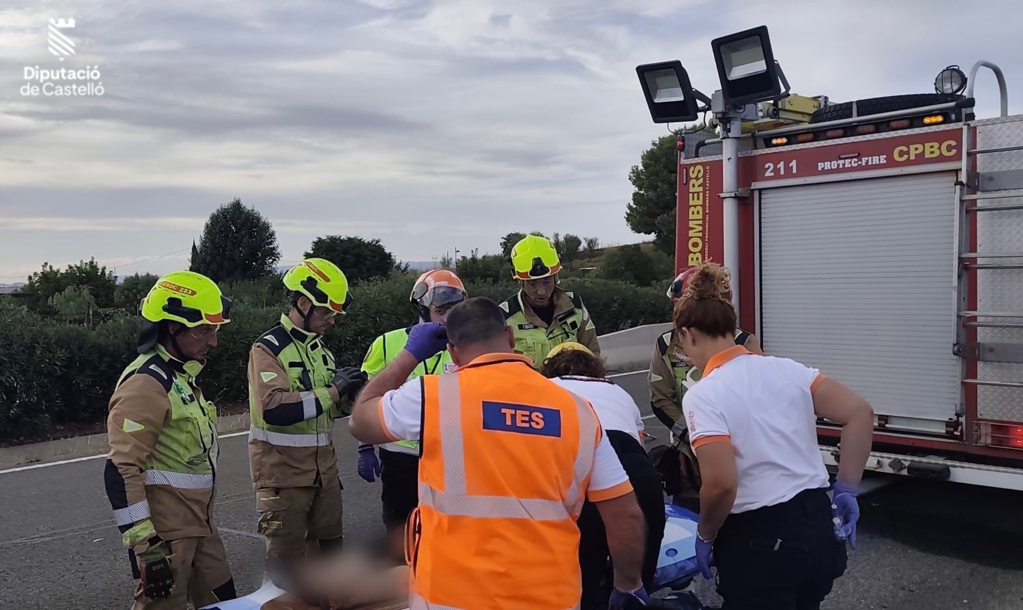 Grave accidente en la AP-7 a la altura de Villarreal con un atrapado tras el choque de dos vehículos 2 HRjemdIWMAYSAMD