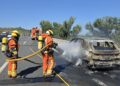 Un vehículo en llamas en la A-7 a la altura de Beneixida moviliza a los Bomberos y a la unidad forestal