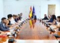 Moncloa y su realidad paralela. Los mundos de Yuppie de Sánchez y su tropa