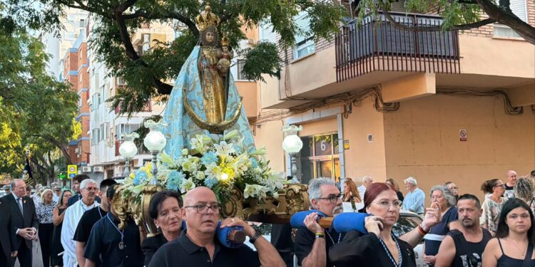 La Fuensanta reafirma sus raíces en Valencia: devoción y memoria viva en la salida de su patrona 1 La Fuensanta reafirma sus raíces en Valencia: devoción y memoria viva en la salida de su patrona