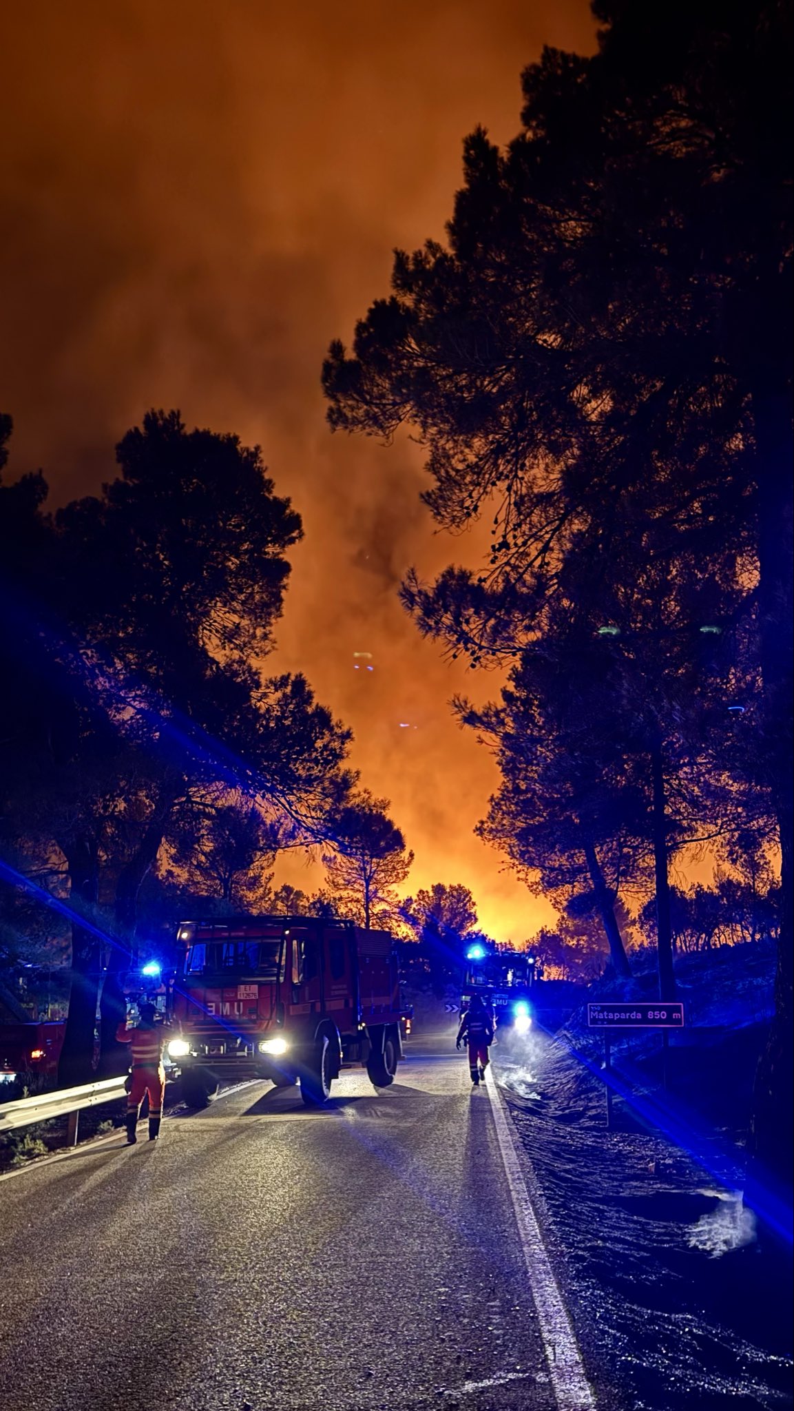 El incendio de Tuéjar supera las 1.000 hectáreas calcinadas y ya deja 2 bomberos heridos 2 HSUZe4KW0AA2v5t