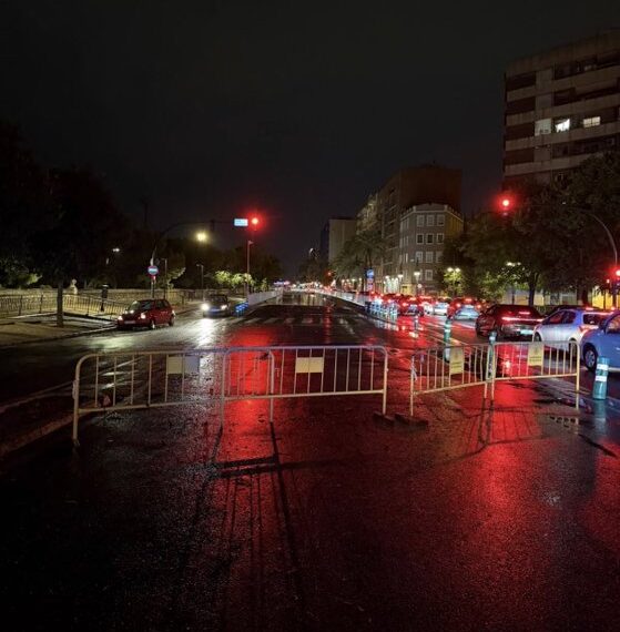 Valencia amplia las medidas por la alerta naranja de este domingo 1 Cierre preventivo de pasos subterráneos en Valéncia tras el aviso de la Policía Local por riesgo de inundación
