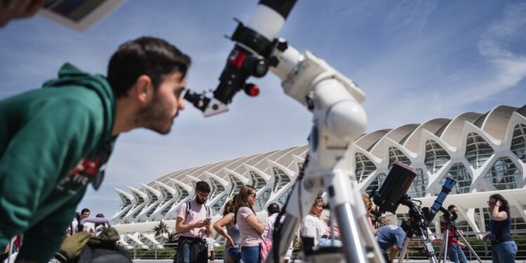El Museu de les Ciències impulsa la divulgación con un amplio programa gratuito de conferencias y astronomía para este otoño