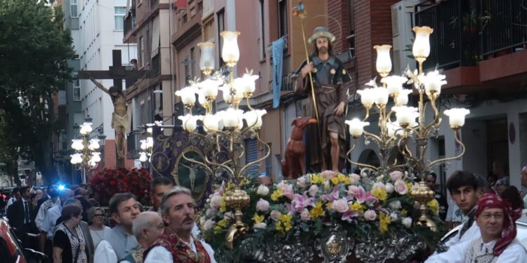 Benicalap se vuelca en una emotiva Processó Major en honor a Sant Roc y al Santíssim Crist de la Passió 1 Benicalap se vuelca en una emotiva Processó Major en honor a Sant Roc y al Santíssim Crist de la Passió