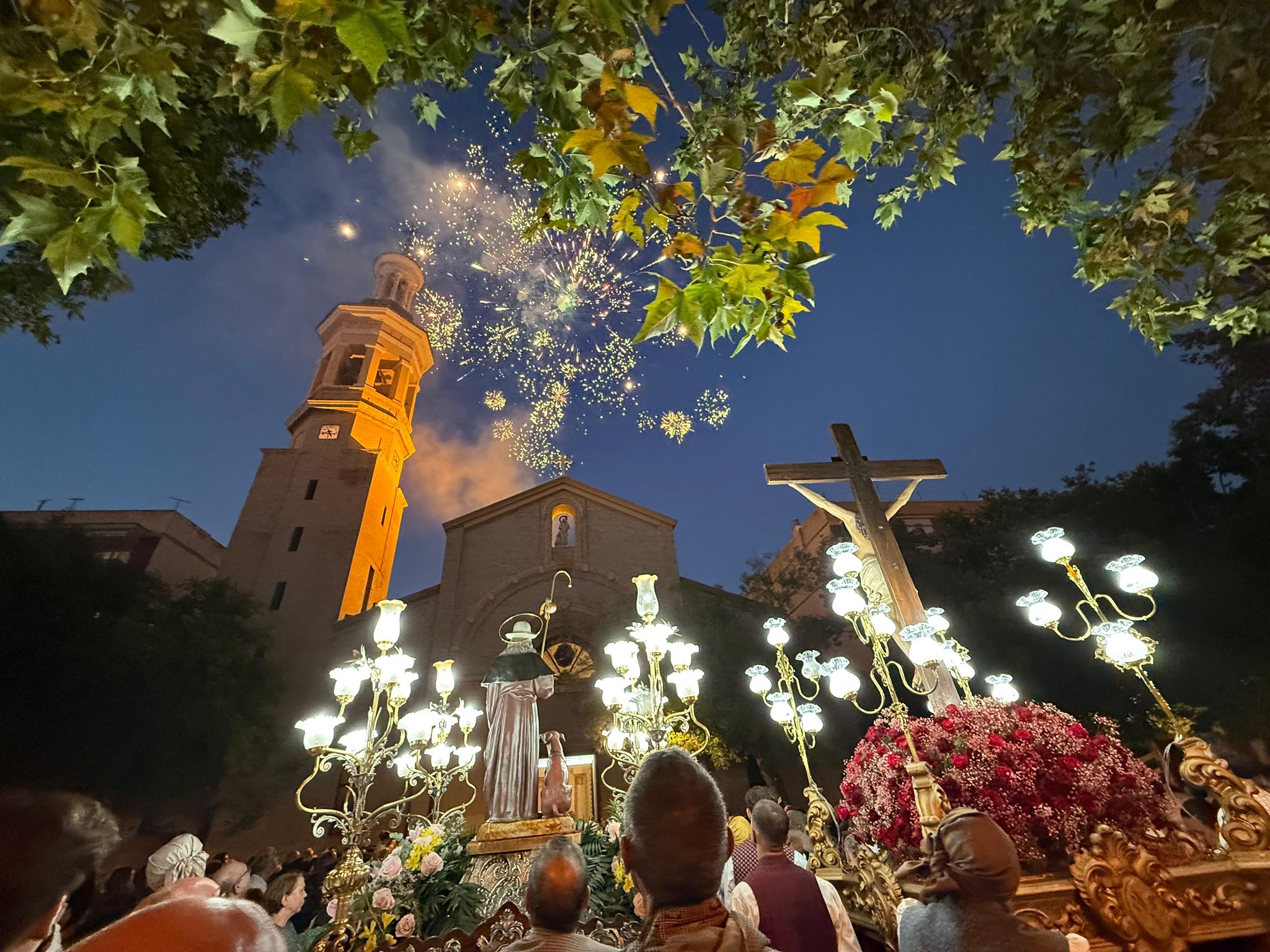 Benicalap se vuelca en una emotiva Processó Major en honor a Sant Roc y al Santíssim Crist de la Passió 2