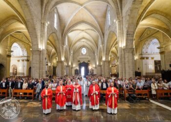 La Real Basílica de la Virgen y sus entidades vinculadas peregrinan a la Catedral de Valéncia con motivo del Año Jubilar del Santo Cáliz