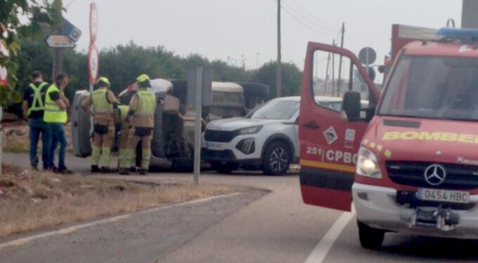 Rescatado el conductor de un vehículo tras sufrir un vuelco en la N-225 entre Nules y La Vall d'Uxó 1 Rescatado el conductor de un vehículo tras sufrir un vuelco en la N-225 entre Nules y La Vall d'Uxó
