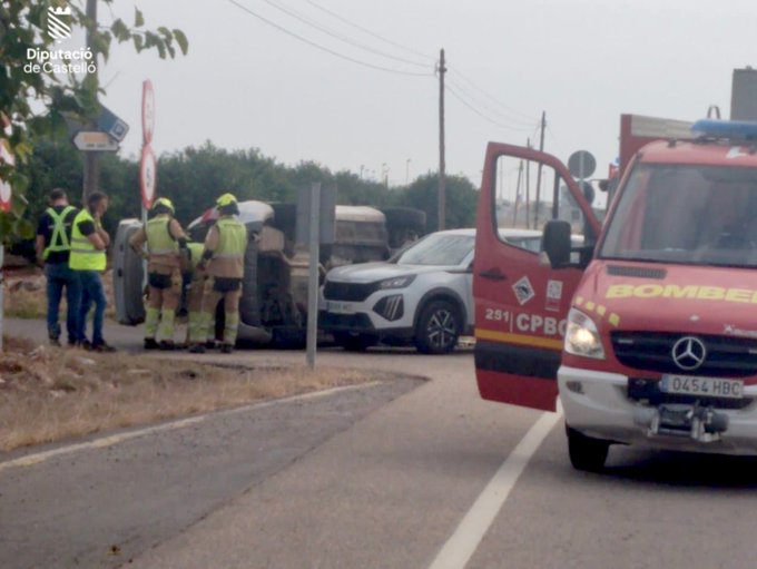 Rescatado el conductor de un vehículo tras sufrir un vuelco en la N-225 entre Nules y La Vall d'Uxó 1 Rescatado el conductor de un vehículo tras sufrir un vuelco en la N-225 entre Nules y La Vall d'Uxó