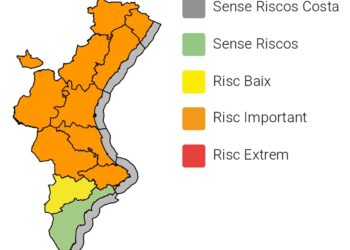 Emergencias eleva a nivel naranja la alerta por intensas lluvias y tormentas en Castelló, Valéncia y el norte de Alicante
