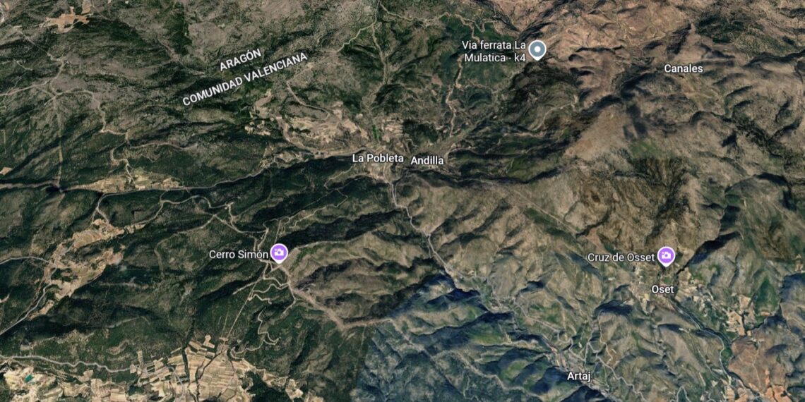Declarado un incendio forestal en Andilla que moviliza a varios medios aéreos y terrestres