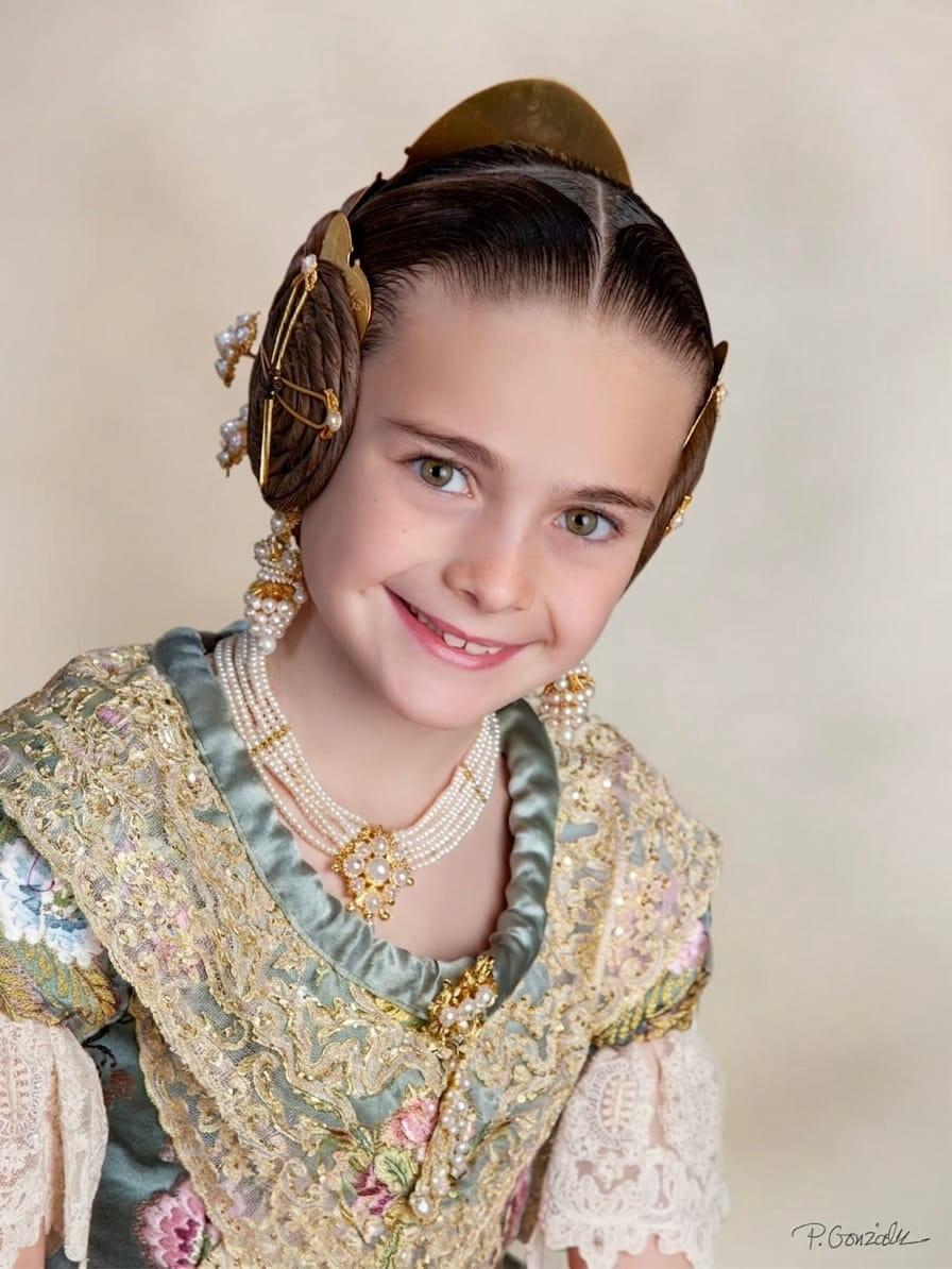 Conoce a las niñas de la Corte de la Fallera Major Infantil de Valéncia de 2027 6 Julia Vizcayno Orero 225 Falla Rosari Placa Calabuig – Sector Canyamelar Grau Natzaret