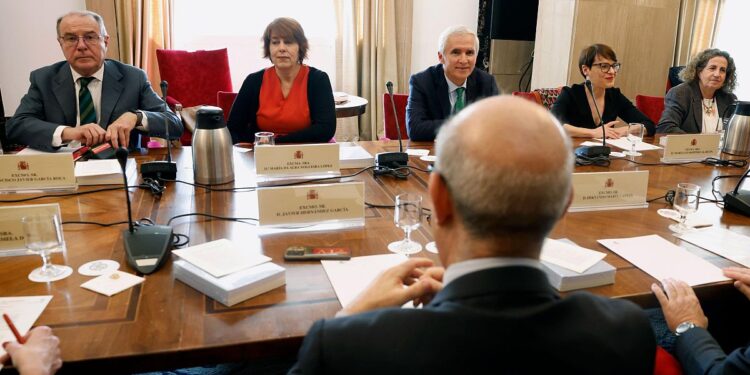 Junta Electoral Central aplica las medidas cautelares dictaminadas por el TS por la ley de nietos de Sánchez