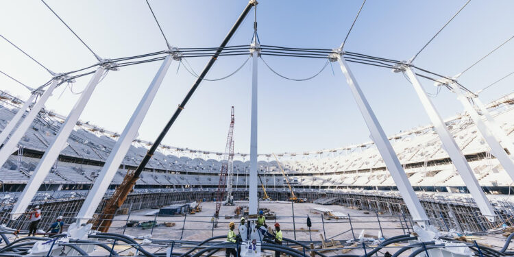 La espectacular maniobra que cambiará el aspecto del Nou Mestalla: comienza el ‘Big Lift’ de la cubierta 1 La espectacular maniobra que cambiara el aspecto del Nou Mestalla 2