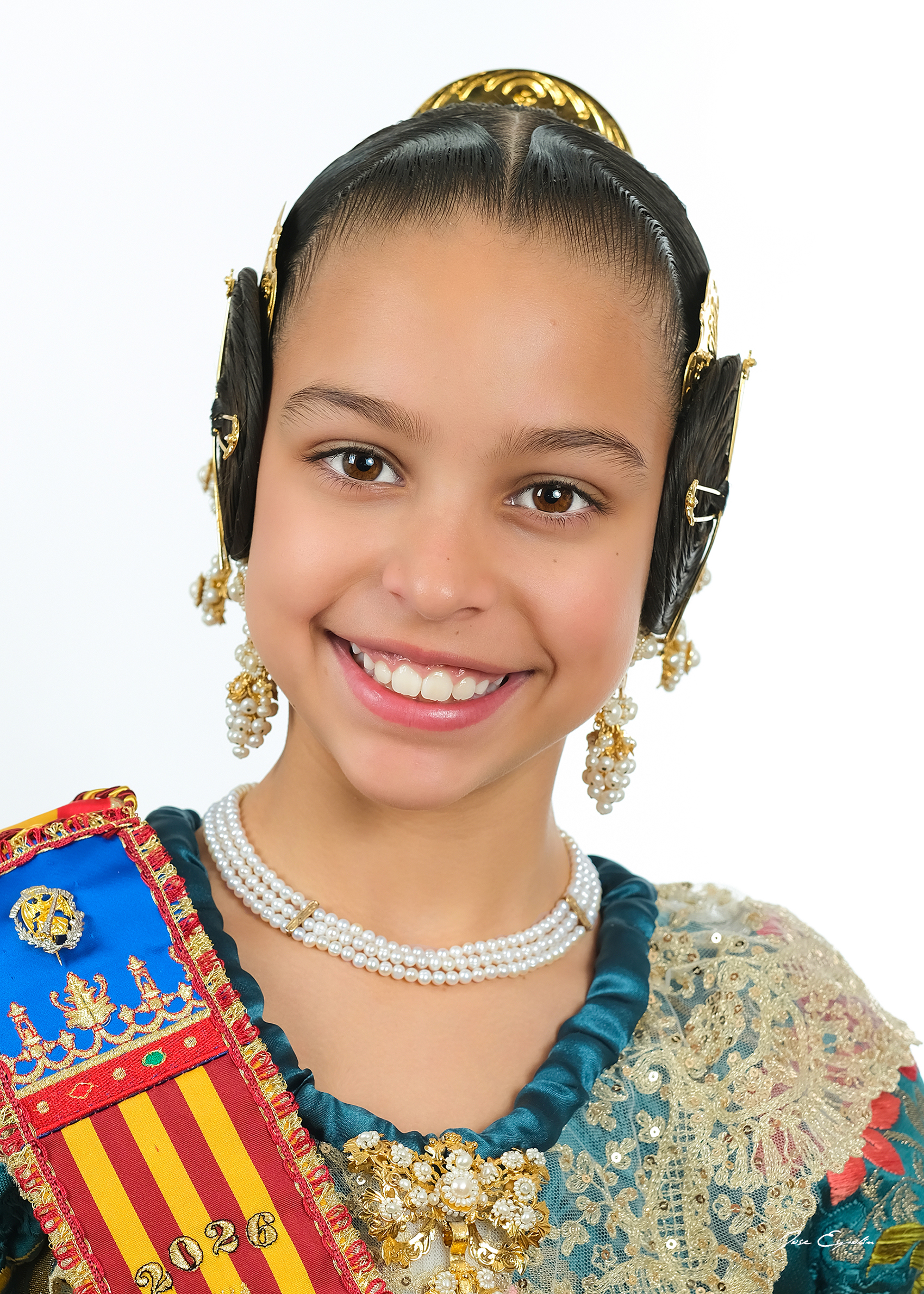 Conoce a las niñas de la Corte de la Fallera Major Infantil de Valéncia de 2027 7 Lola Bardera Medina 56 Falla Azcarraga Ferran el Catolic – Sector Botanic La
