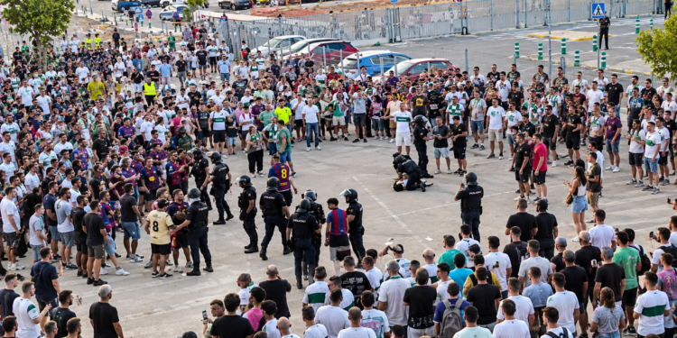 Marlaska abre expediente a los policias que golpearon a un aficionado antes del Elche Barca