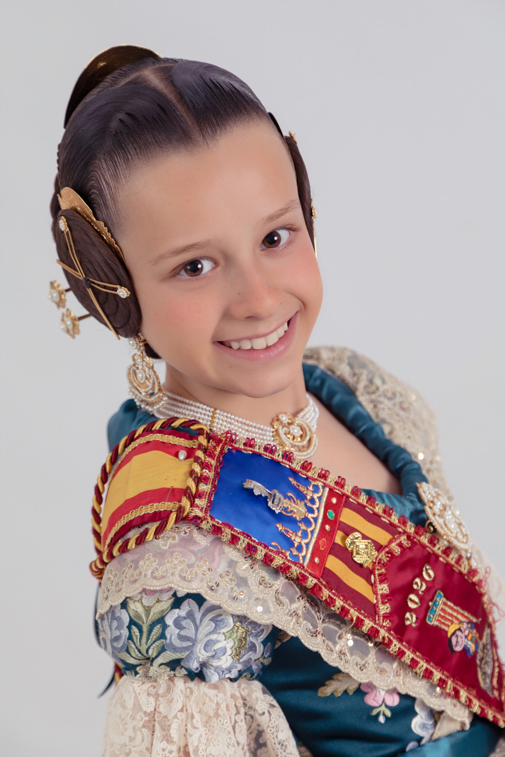 Conoce a las niñas de la Corte de la Fallera Major Infantil de Valéncia de 2027 10 Martina Gil Garcia 79 Falla Ferran el Catolic Angel Guimera – Sector La Roqueta Arrancapins scaled